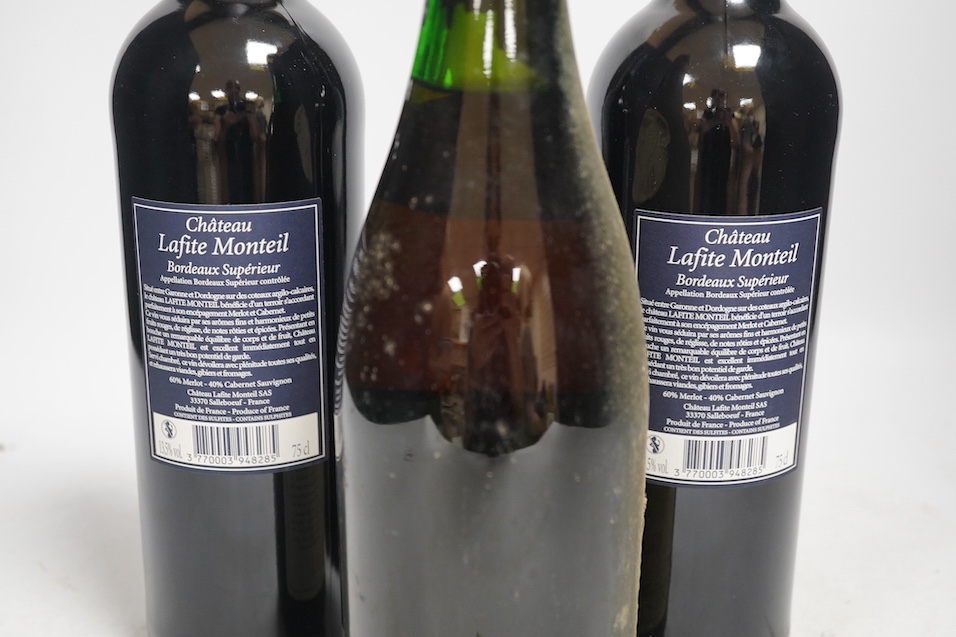 Eleven bottles of various wines to include six bottles of Chateau Lafite Monteil 2020, two bottles of Moncade Bordeaux, a bottle of Chateau L’Evasion Médoc 2020, a bottle of Les Grands Vignobles Beaujolais and a bottle o